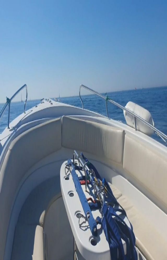 De la chaleur dans cette vidéo...
Vue splendide de la grande motte.

#smileyparachute #mediterranean #baladeenmer #herault #lgm #occitanietourisme #parasailing #goodlife #boat #saison2021 #loisirsnautiques